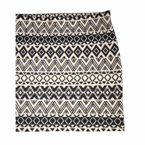 NEW•XL•Blissful Balance Unique Black & White Aztec Skirt - Picture 7 of 8